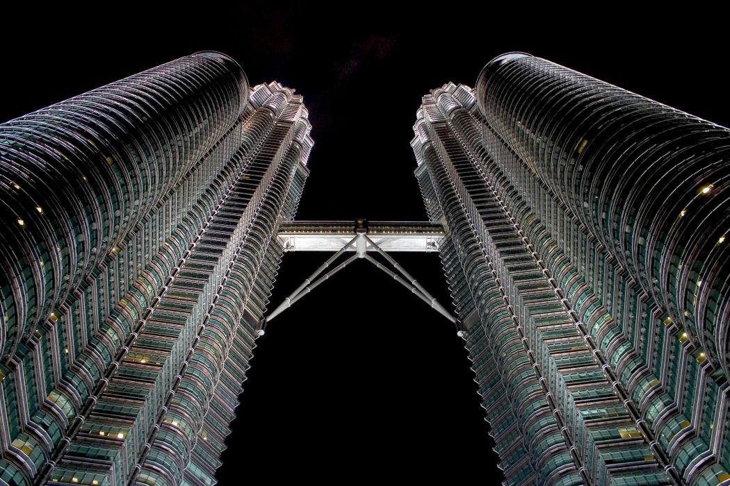 kul_petronas_towers_night