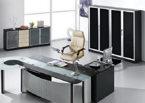 Black-and-Grey-Office-Furniture 9 Black Office Desk Designs & How to Choose the Best one