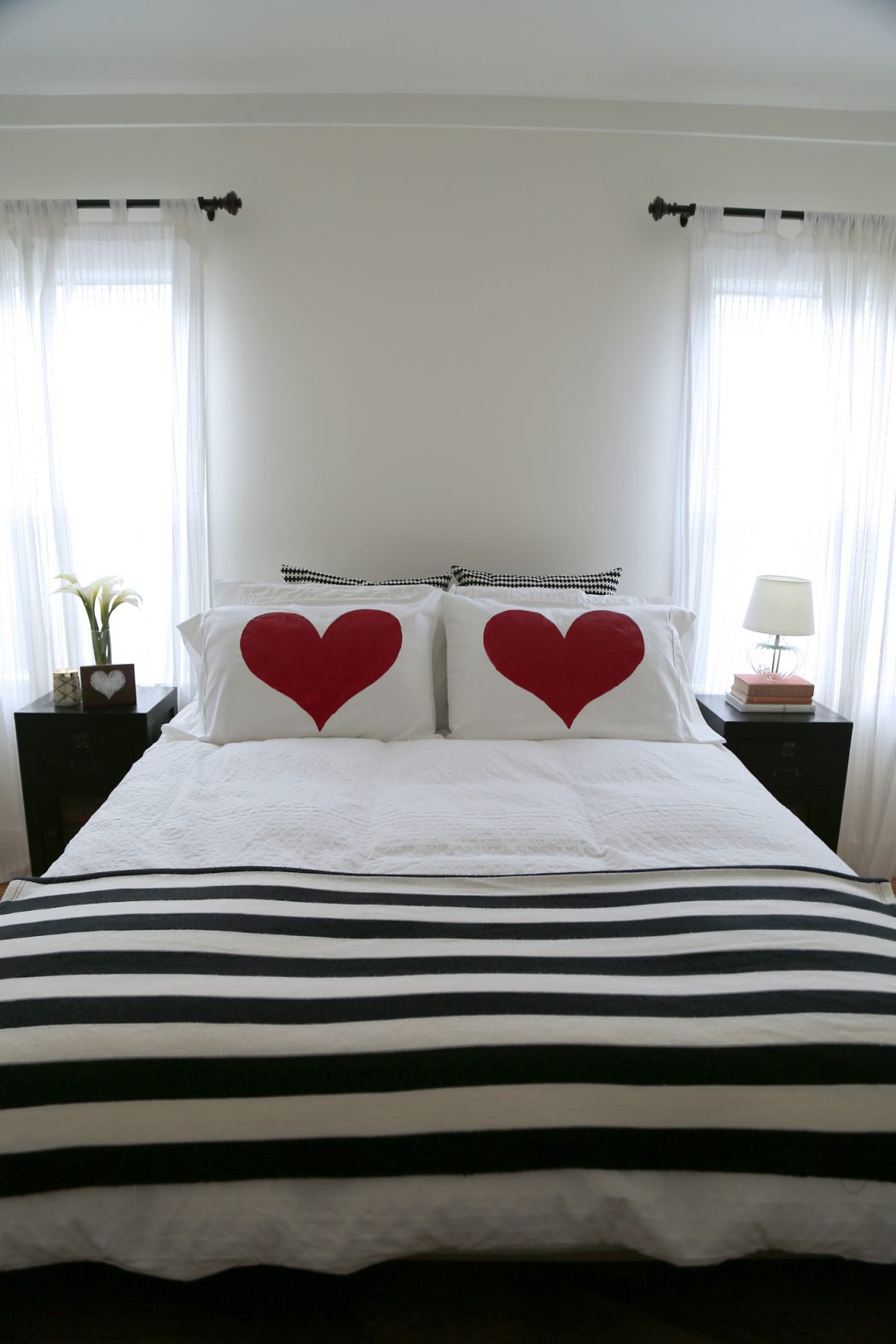 Choose a New Color for Your Home in The New Year 13 white and black