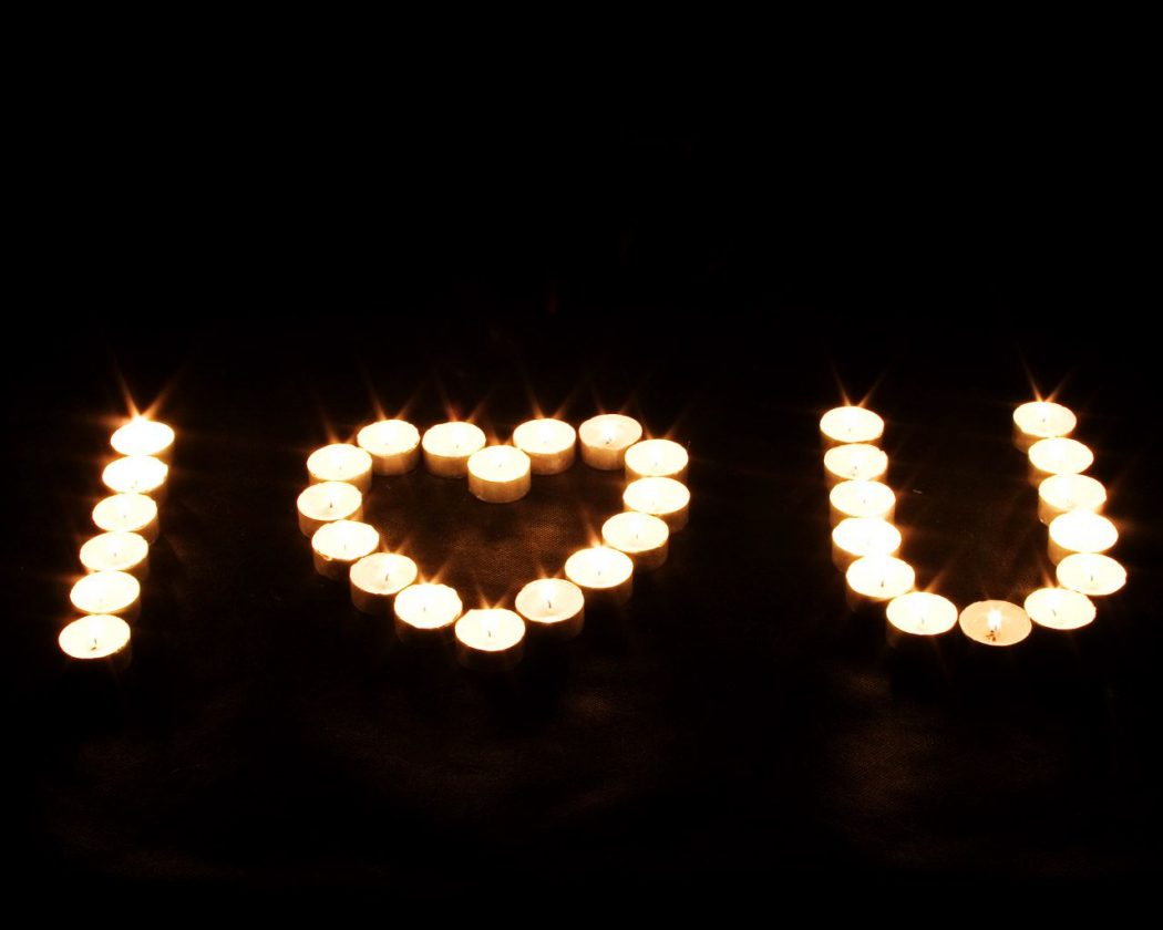 candle-love-sign 15 Best Romantic Gift Ideas