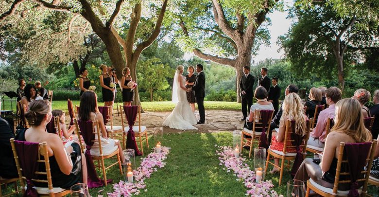 outdoor wedding reception 1004x510 +5 Tips to Decorate Your Outdoor Wedding - 1