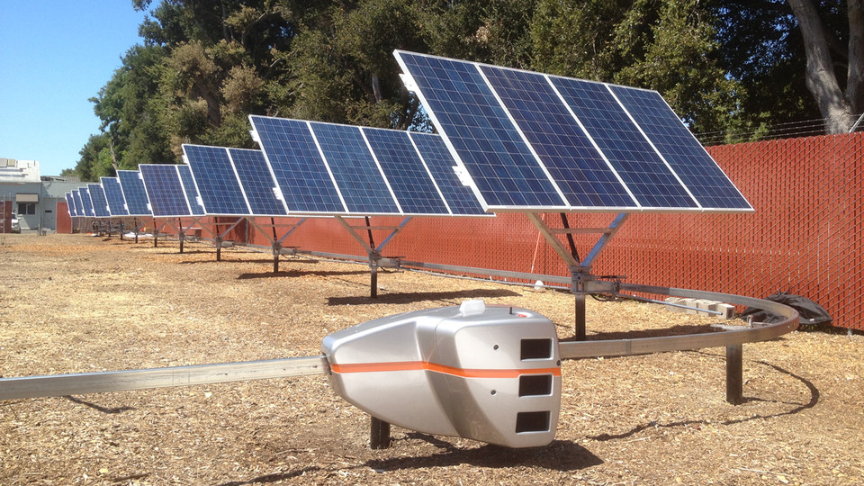 solar-power-robot-operation How Robots Help to Generate Solar Power?