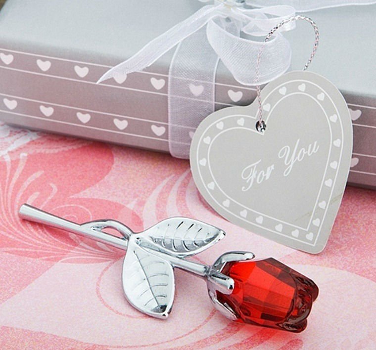 20 unique wedding giveaways ideas 54 Choice Crystal Collection Red Rose Favors lot Wedding Favor Wedding Gift Wedding Souvenir