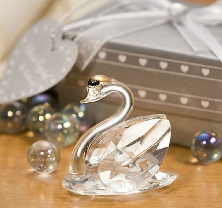 20 unique wedding giveaways ideas 45 Crystal Wholesale Crystal