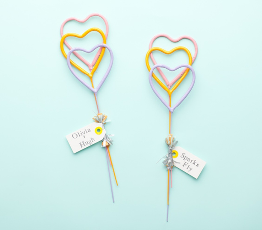 20 unique wedding giveaways ideas 25 Heart shaped sparklers