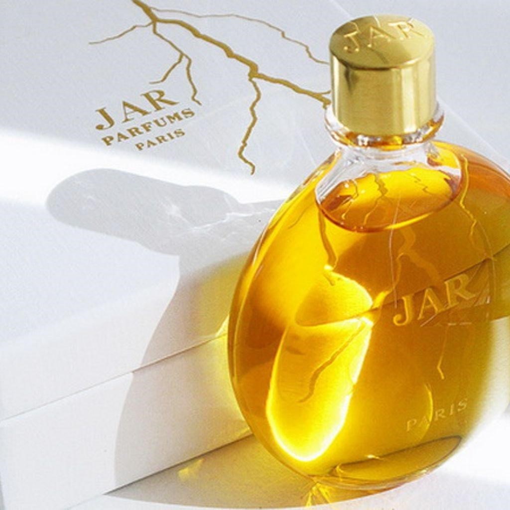 10 Most Expensive Perfumes for Women in The World 7 JAR Bolt of Lightning 10 Most Expensive Perfumes for Women in The World - 7 Most Expensive Perfumes for Women