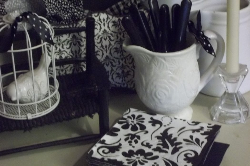 25 Elegant Black And White Dining Room Designs 22 dining room