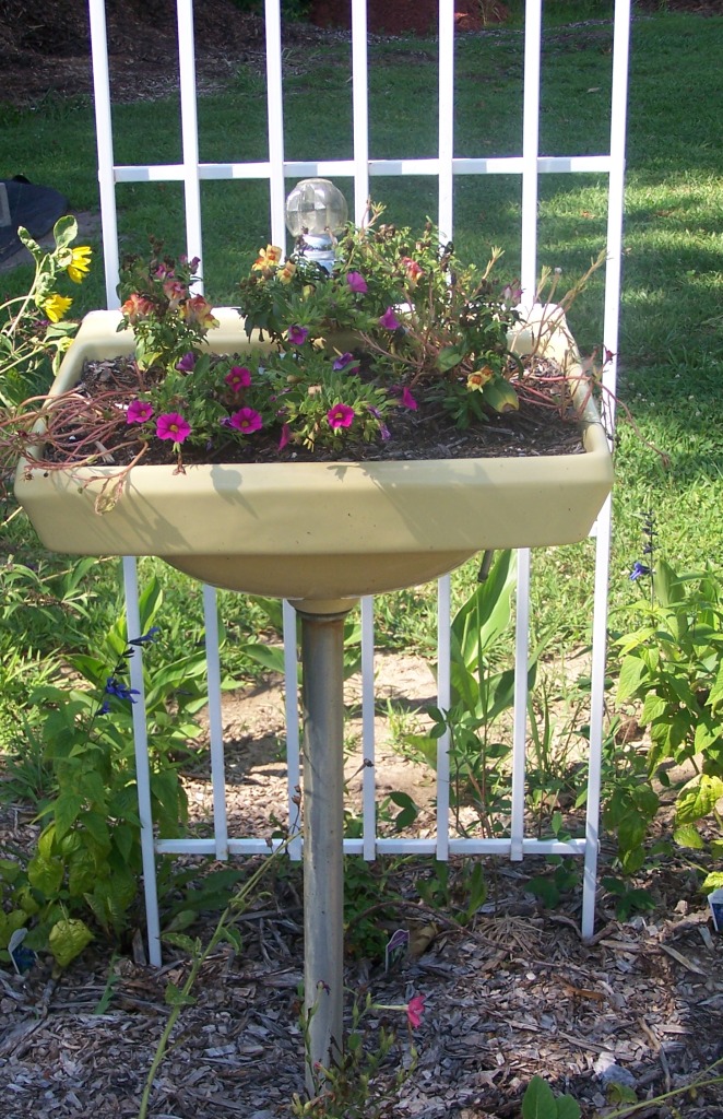 Recycled-basin-garden 10 Fascinating and Unique Ideas for Portable Gardens