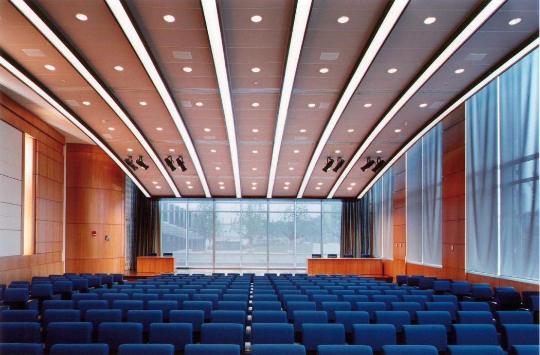 LEDs 10 uses in Architecture 61 SLIDE-5_Theater_OSLON-SQ-PIB_CMYK11