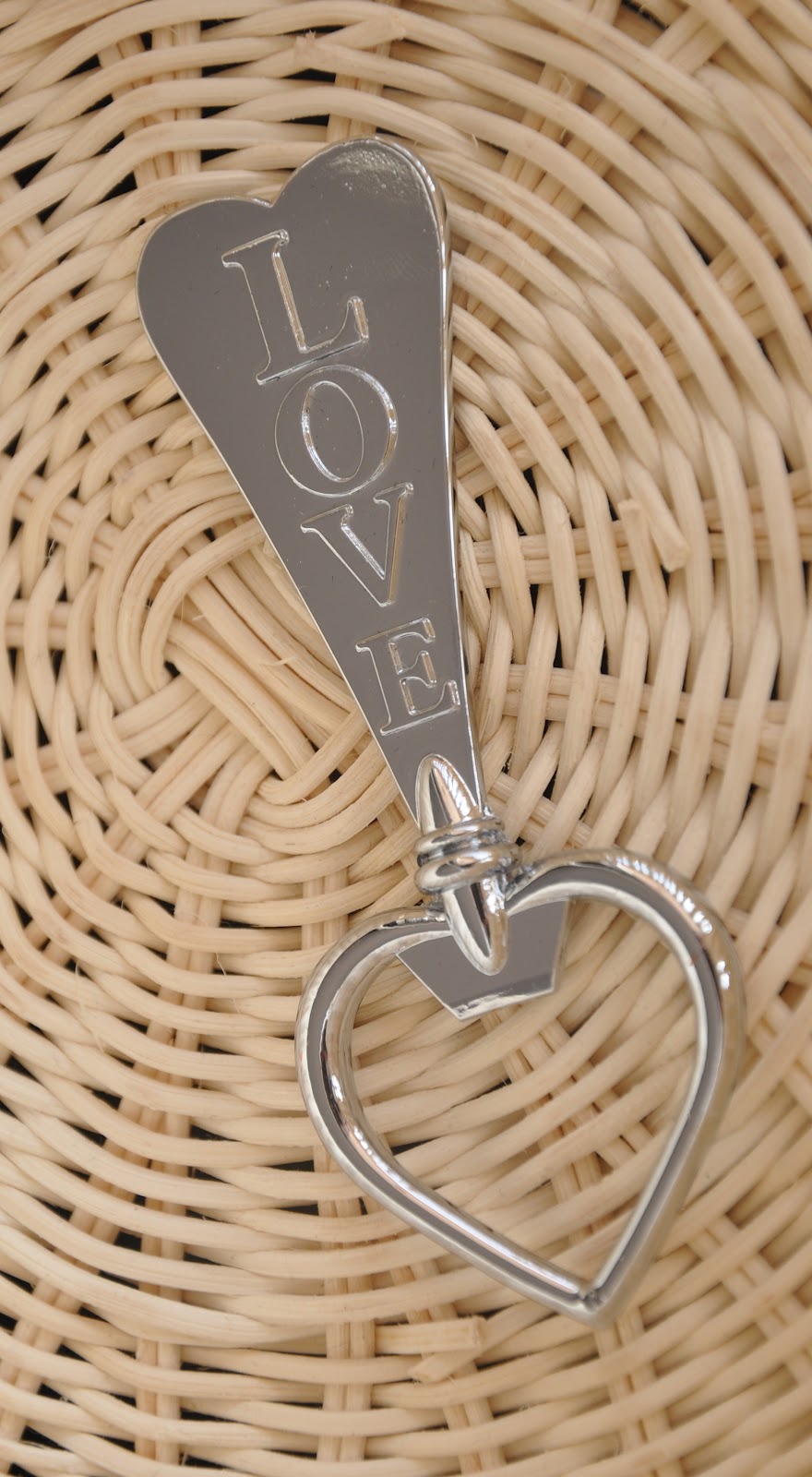 20 unique wedding giveaways ideas 104 WED1003 Sweetest Love Bottle Opener2