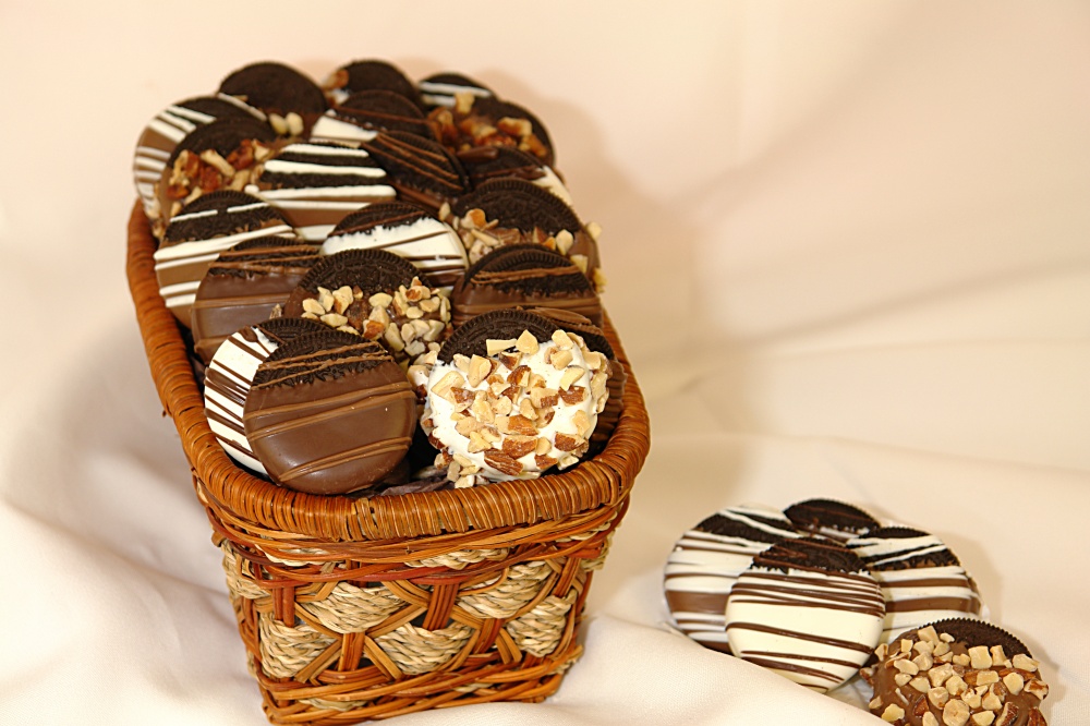 baskets 35 Most Mouthwatering Romantic Chocolate Gifts