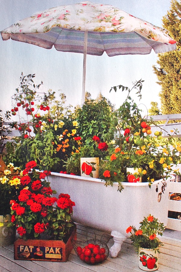 bathtub-planter-fleamarket-gardening1 10 Fascinating and Unique Ideas for Portable Gardens