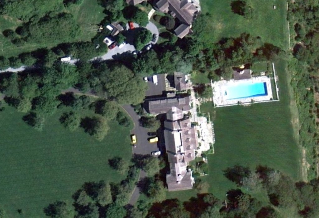 Top 15 Most Expensive Celebrity Homes Pouted Online