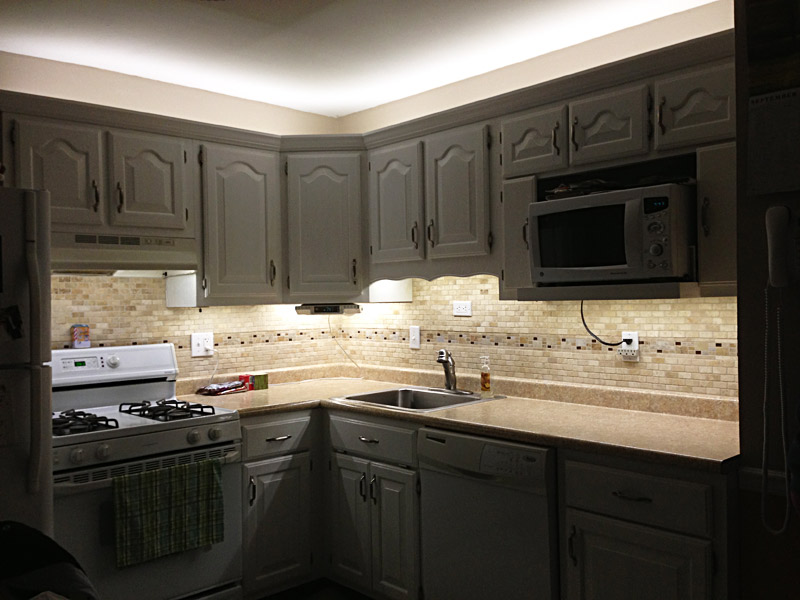 LEDs 10 uses in Architecture 76 custom-length-flexible-light-strips-in-kitchen-4