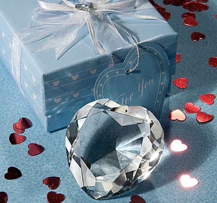 20 unique wedding giveaways ideas 47 Heart Design
