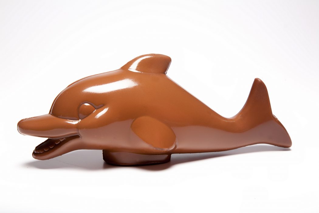 gift-shop-li-lac-dolphin 35 Most Mouthwatering Romantic Chocolate Gifts