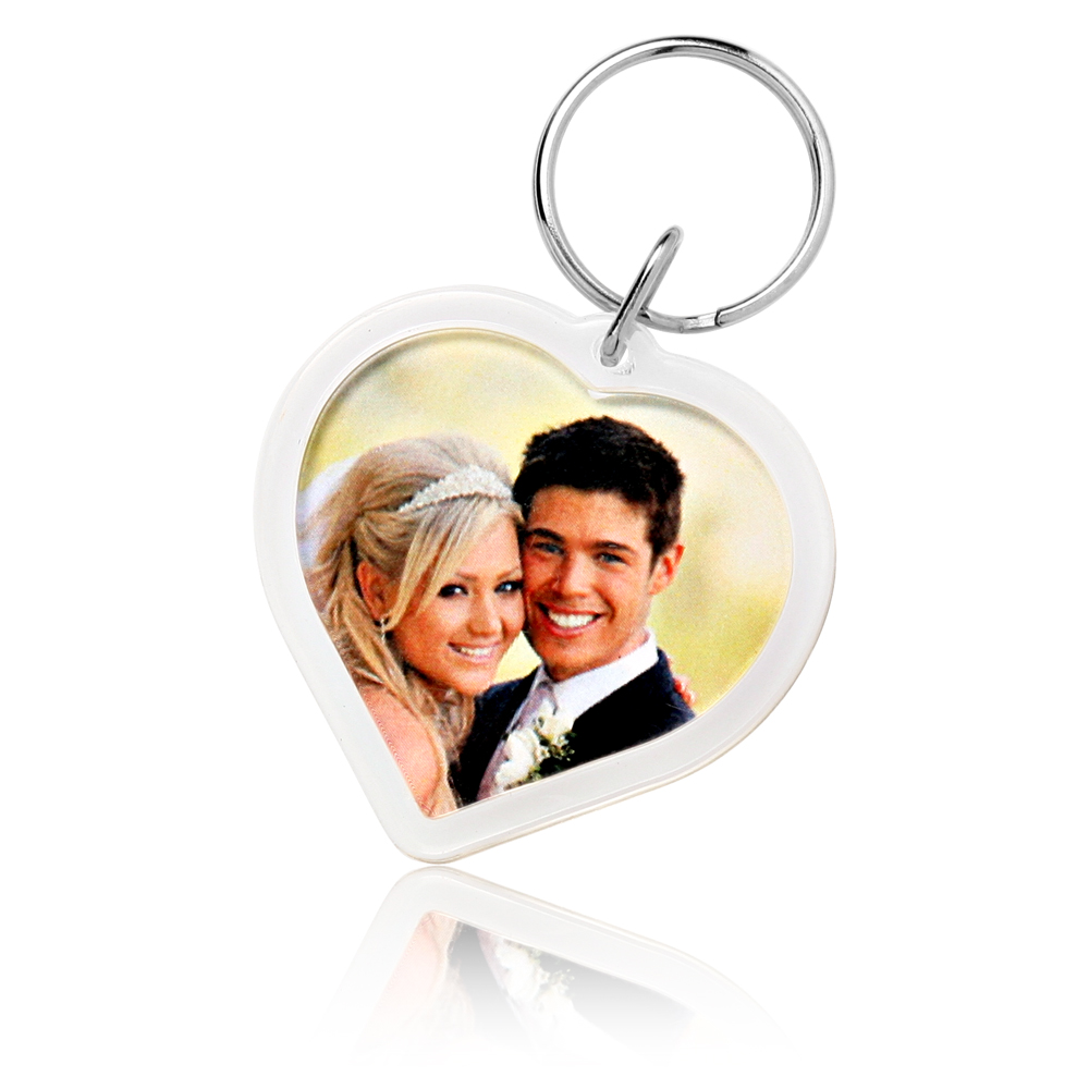 20 unique wedding giveaways ideas 70 heart-acrylic-keychains-key96-clear-tt zoom
