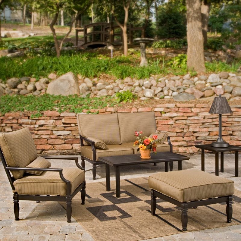 3 Tips Of How To Choose An Outdoor Rug To Your Patio
