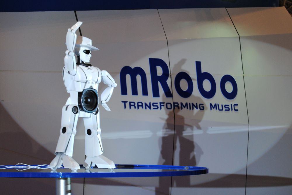 mrobo2 Are you stressed? Watch these Robots Dancing Gangnam Style