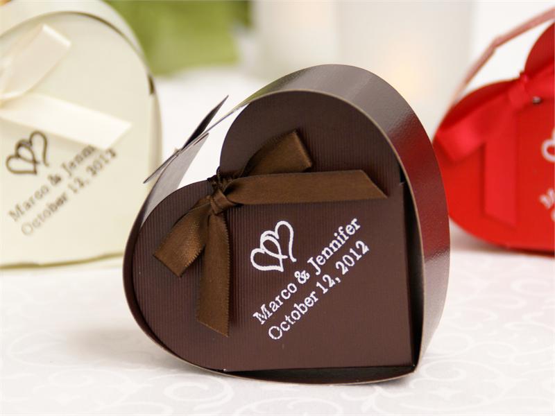 20 unique wedding giveaways ideas 16 personalized chocolate heart favor box