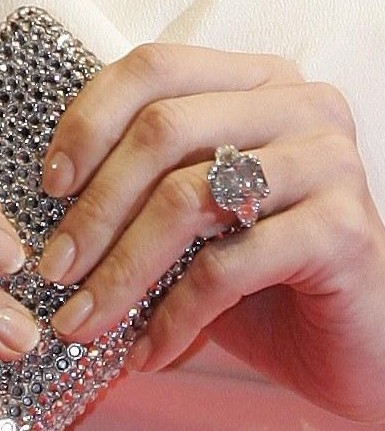 Jennifer-Lopez-Blue-Diamond-Ring-385x431 The 10 Most Expensive Wedding Rings In The World