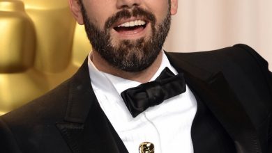 The 10 Most Famous Male Actors with Awards 1 ben affleck george clooney win best picture oscar Agro 2013 02 The 10 Most Famous Male Actors with Awards - 1 actors
