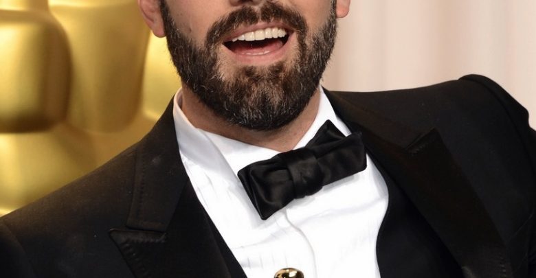 ben affleck george clooney win best picture oscar Agro 2013 02 The 10 Most Famous Male Actors with Awards - celebrations 3