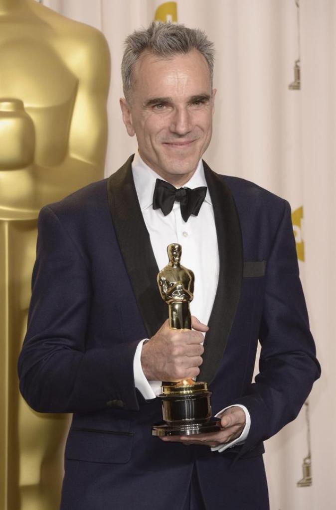daniel-Day-Lewis The 10 Most Famous Male Actors with Awards