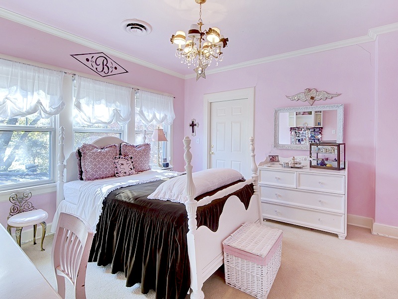 Avondale-Street-Fort-Worth-young-girls-room Girls’ Bedroom Decoration Ideas and Tips