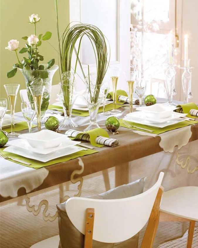 How to Decorate Your Home Using Flowers 6 Classic dining room christmas decorating ideas
