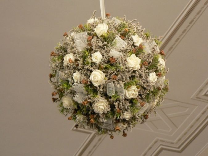 Dry and Artificial Flowers for Ceiling Decoration