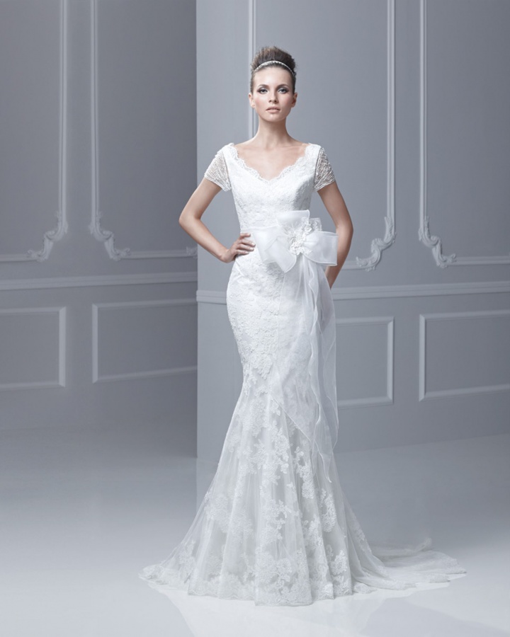 V-Neck-Lace-Short-Sleeves-Mermaid-Wedding-Dresses 70 Breathtaking Wedding Dresses to Look like a real princess