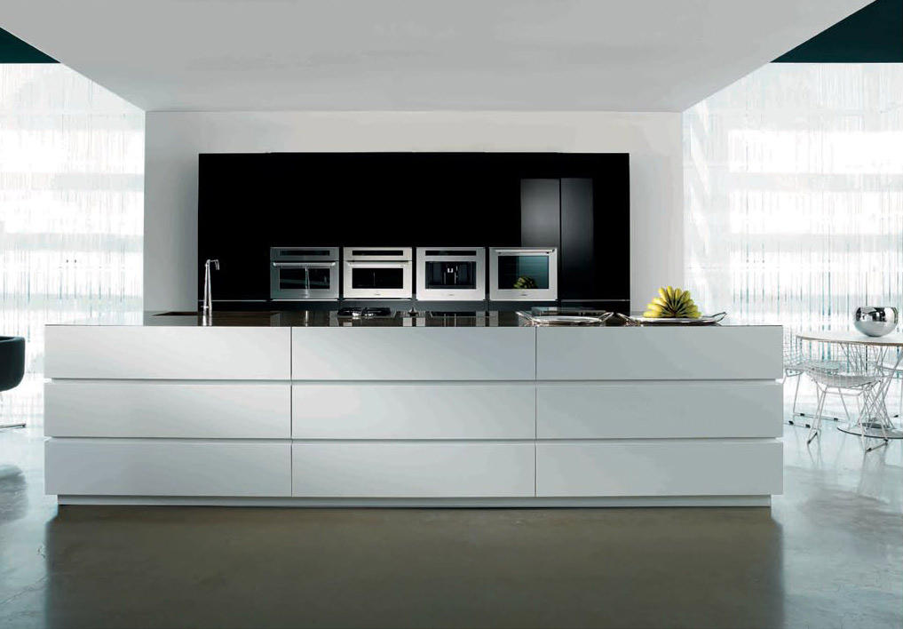 black-and-white1 Breathtaking And Stunning Italian Kitchen Designs