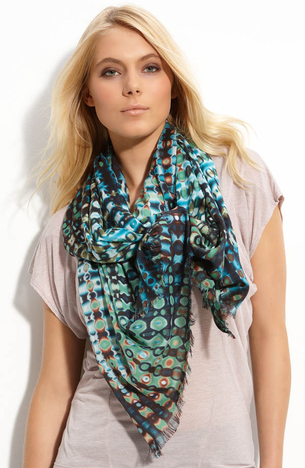 1357104245 A Scarf Can Make Your Face Looks Glowing