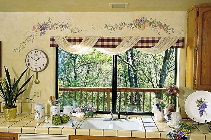 Kitchen-Decorating-Ideas-With-Grapes Kitchen Window's Curtain For Privacy And Decoration