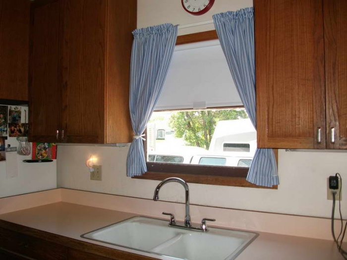 Kitchen Window's Curtain For Privacy And Decoration 16 Kitchen-Faucet-With-Curtains-Ideas