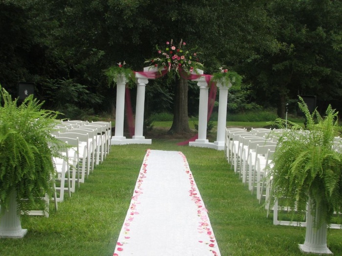 Dazzling and Stunning Outdoor Wedding Decorations 14 Outdoor-Wedding-Reception1