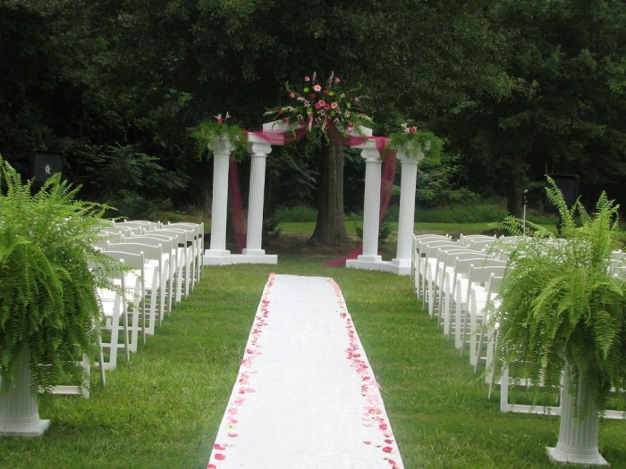 Outdoor-Wedding-Reception1 Dazzling and Stunning Outdoor Wedding Decorations