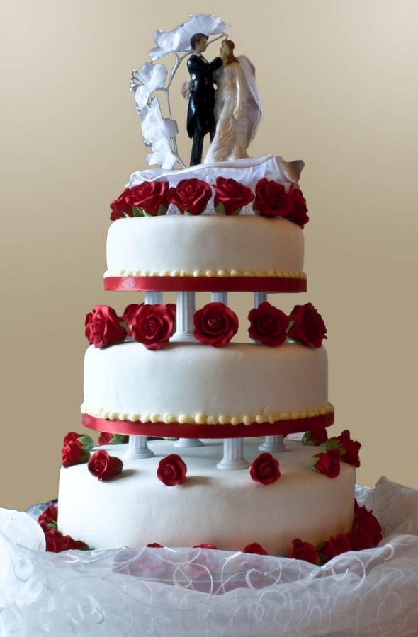 50 Mouthwatering and Wonderful Wedding Cakes 9 Wedding_Cake_-_With_Roses