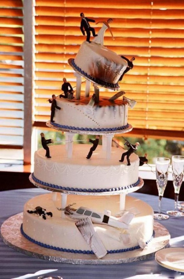 50 Mouthwatering and Wonderful Wedding Cakes 41 action_hero_wedding_cake_funny