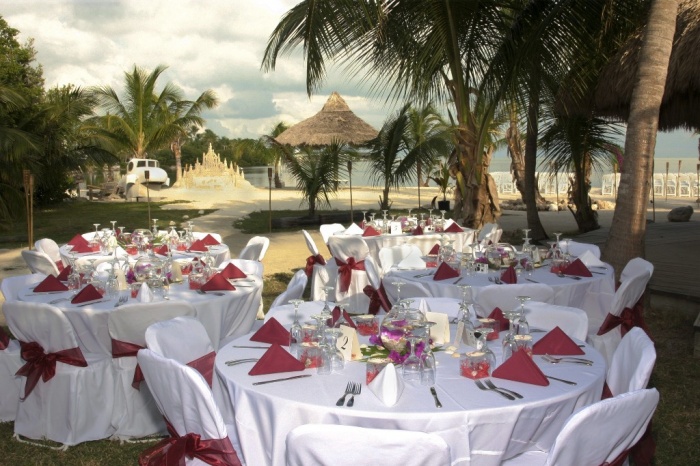 Dazzling and Stunning Outdoor Wedding Decorations 10 beach-wedding-reception