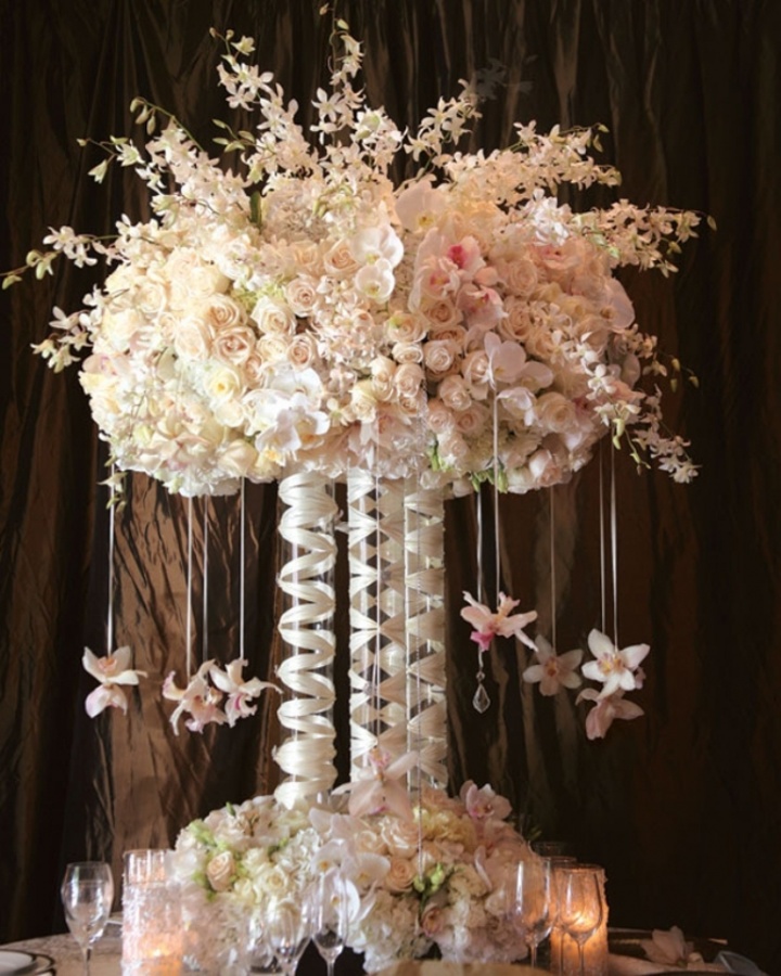 centerpiece-floral-arrangement-wedding-decor-flowers