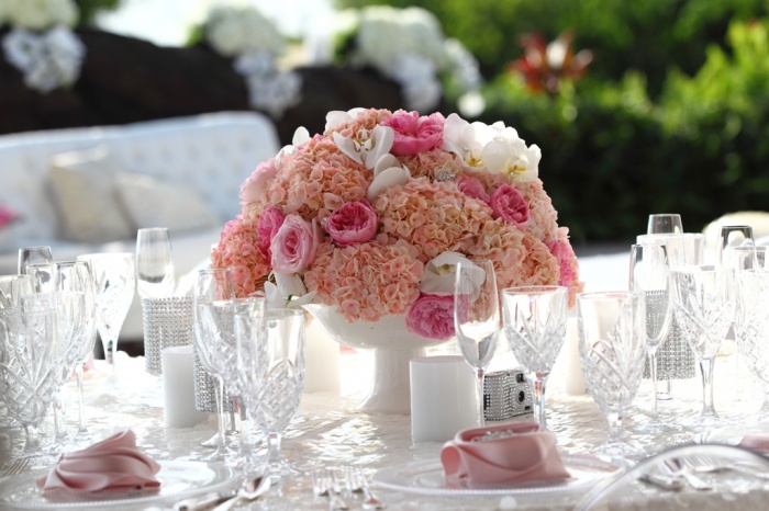 Dazzling and Stunning Outdoor Wedding Decorations 33 centerpiece