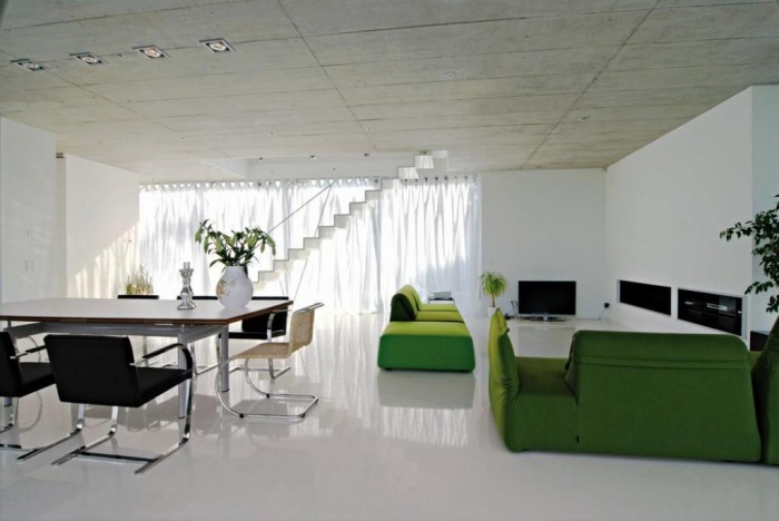emerald_2_green_living_room