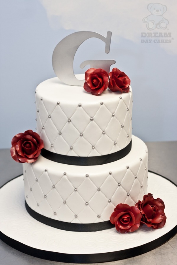 50 Mouthwatering and Wonderful Wedding Cakes 8 g-roses-wedding-cake-full