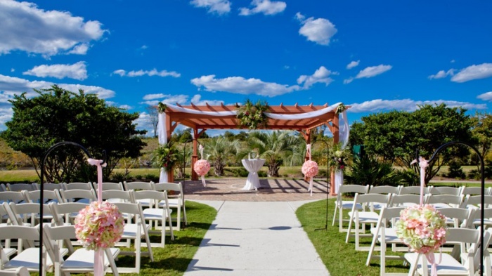 Dazzling and Stunning Outdoor Wedding Decorations 17 garden