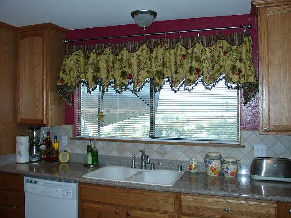 Kitchen Window's Curtain For Privacy And Decoration 13 kitchen-curtains-pretty-idea