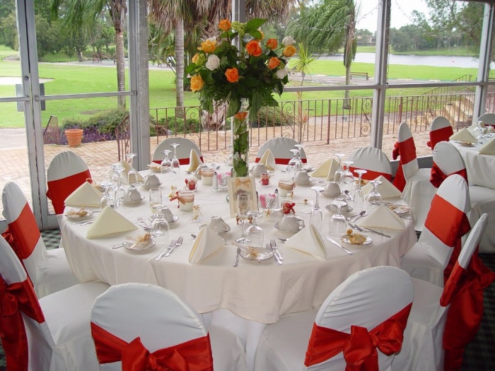 Dazzling and Stunning Outdoor Wedding Decorations 35 outdoor-wedding-table-centerpiece