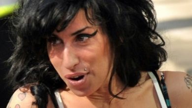 pijana amy winehouse natukla umjetne grudi zavrsila bolnici slika 16984 Top 12 Ugliest Celebrity Makeup - 6