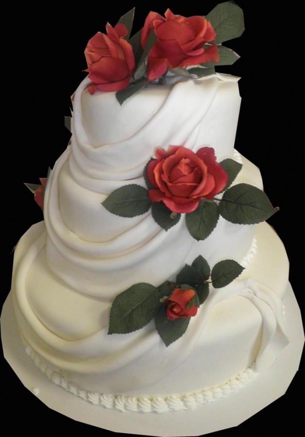 50 Mouthwatering and Wonderful Wedding Cakes 37 red roses